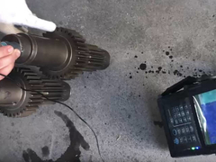 Draagbaar UT (ultrasoon onderzoek) van tandwielassen